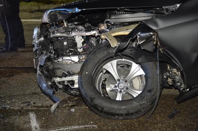 Aspach: Schwerer Unfall im Begegnungsverkehr - VW wird schwer beschaedigt, Fahrer eingeklemmt